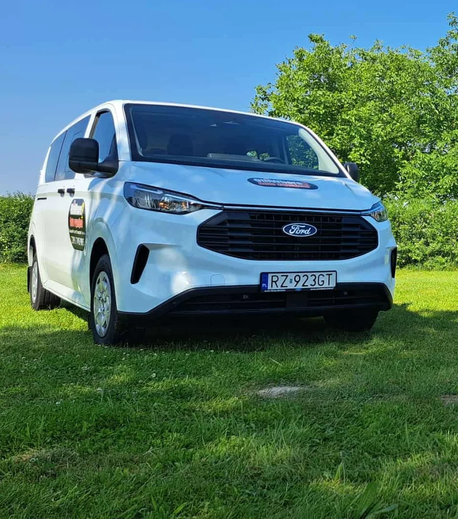 Ford Transit Custom biały 9-osobowy